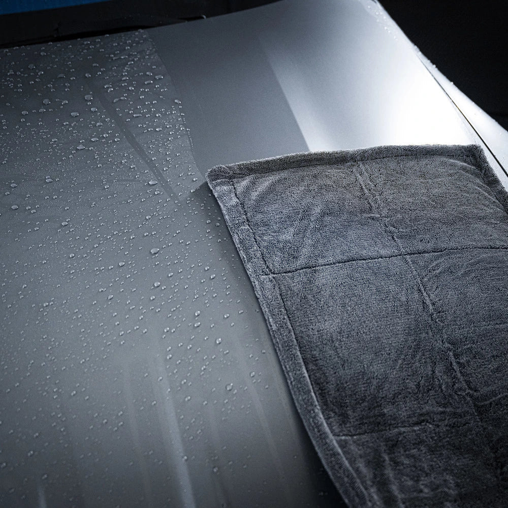Titan Drying Towel™ – Droog je auto als een professional.